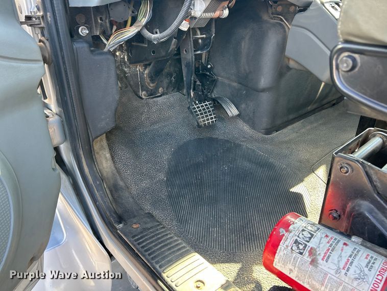 image for item FC2786 2003 International 7400 dump truck