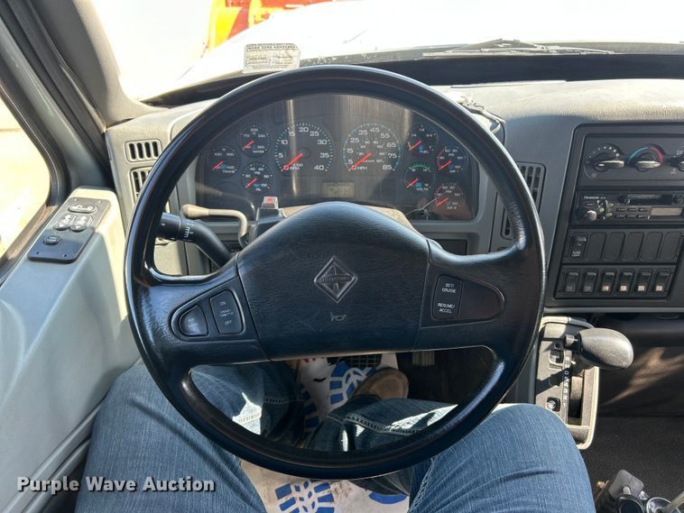 image for item FC2786 2003 International 7400 dump truck