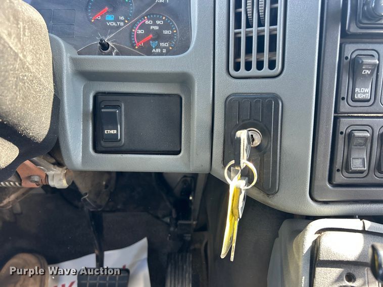 image for item FC2786 2003 International 7400 dump truck