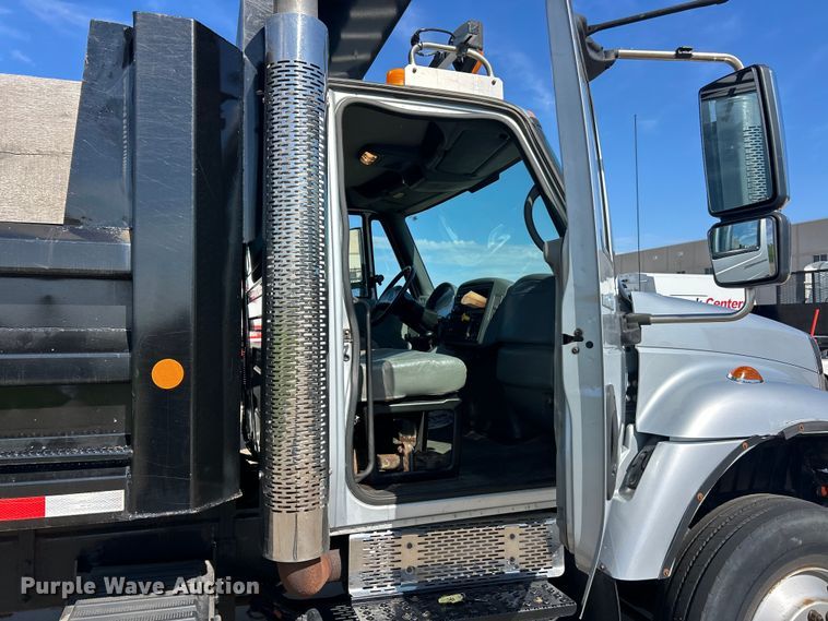 image for item FC2786 2003 International 7400 dump truck