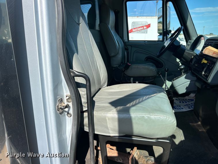 image for item FC2786 2003 International 7400 dump truck