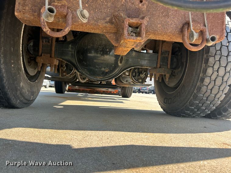 image for item FC2786 2003 International 7400 dump truck
