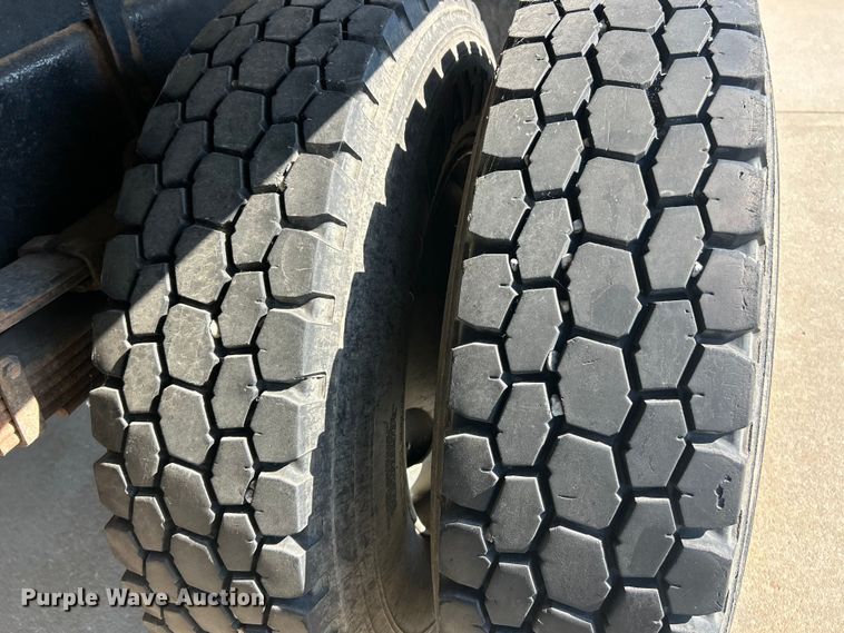 image for item FC2786 2003 International 7400 dump truck