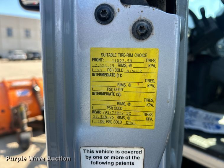 image for item FC2786 2003 International 7400 dump truck