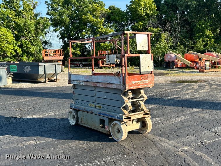 image for item FC2819 2006 Skyjack SJ3226 scissor lift