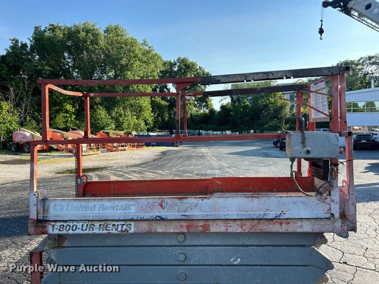 image for item FC2819 2006 Skyjack SJ3226 scissor lift