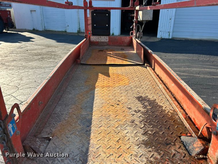 image for item FC2819 2006 Skyjack SJ3226 scissor lift