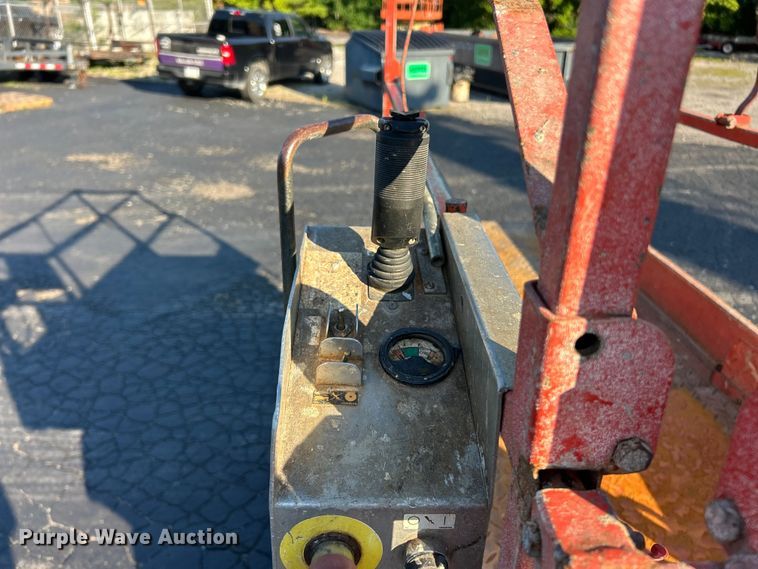 image for item FC2819 2006 Skyjack SJ3226 scissor lift