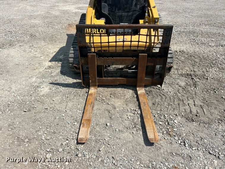 image for item FC2825 2023 Caterpillar 299D3 tracked skid steer loader