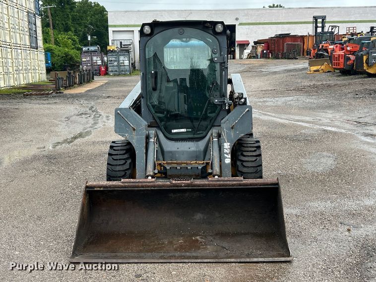 image for item FC2827 2012 John Deere 318D skid steer loader