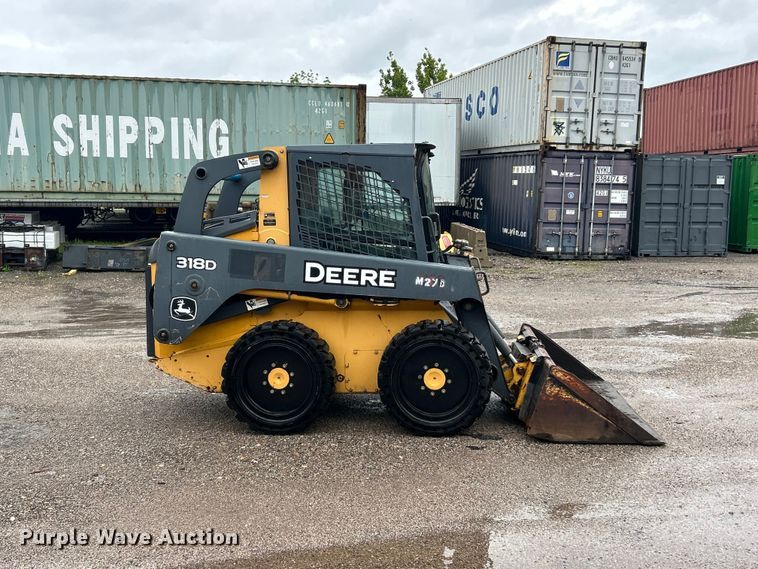 image for item FC2827 2012 John Deere 318D skid steer loader