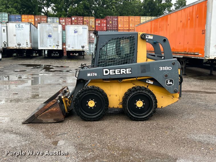 image for item FC2827 2012 John Deere 318D skid steer loader
