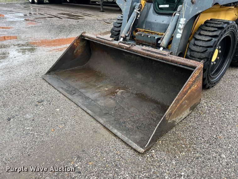 image for item FC2827 2012 John Deere 318D skid steer loader