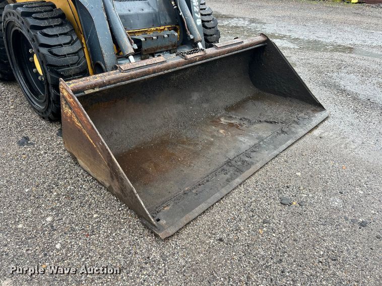 image for item FC2827 2012 John Deere 318D skid steer loader