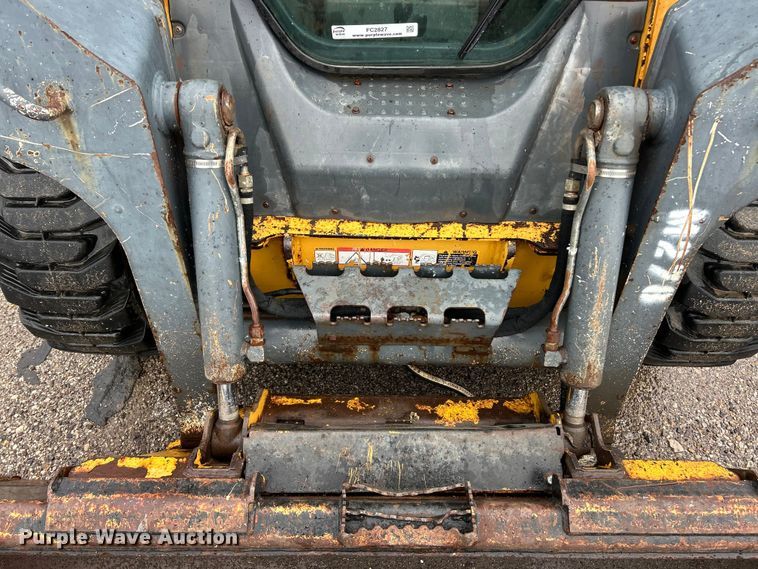 image for item FC2827 2012 John Deere 318D skid steer loader