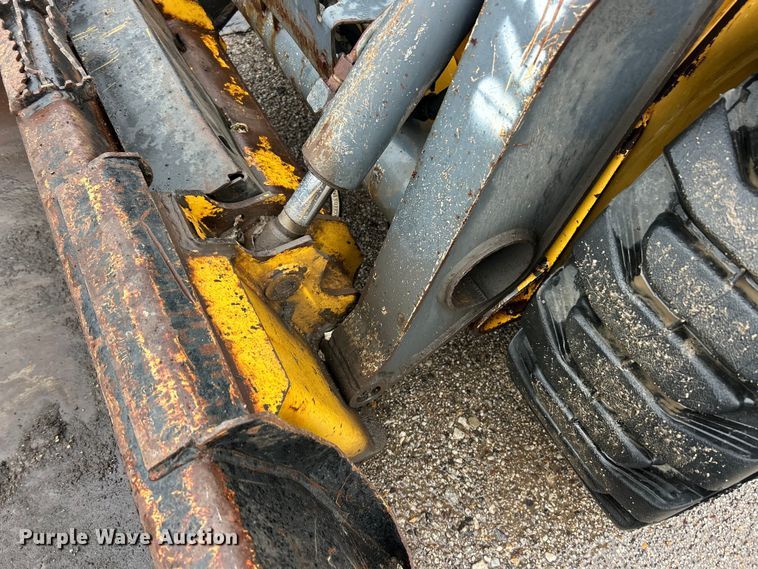 image for item FC2827 2012 John Deere 318D skid steer loader