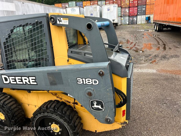 image for item FC2827 2012 John Deere 318D skid steer loader
