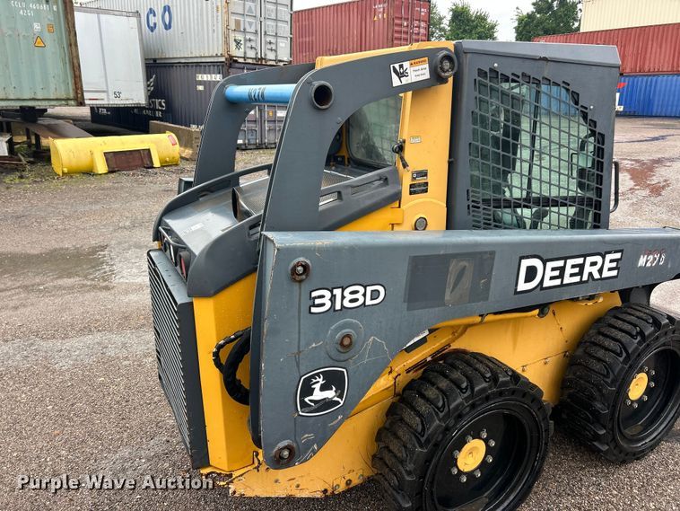 image for item FC2827 2012 John Deere 318D skid steer loader
