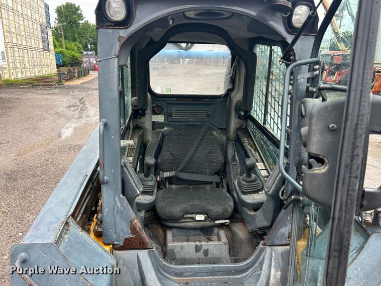 image for item FC2827 2012 John Deere 318D skid steer loader