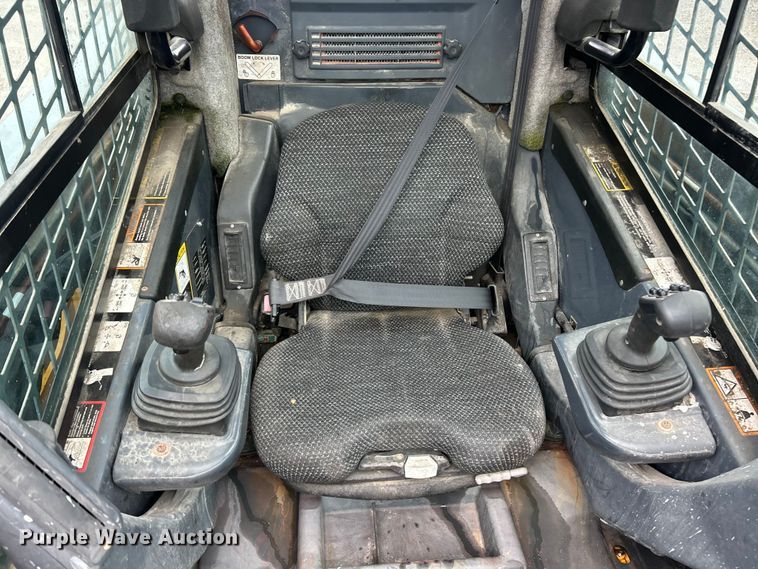 image for item FC2827 2012 John Deere 318D skid steer loader