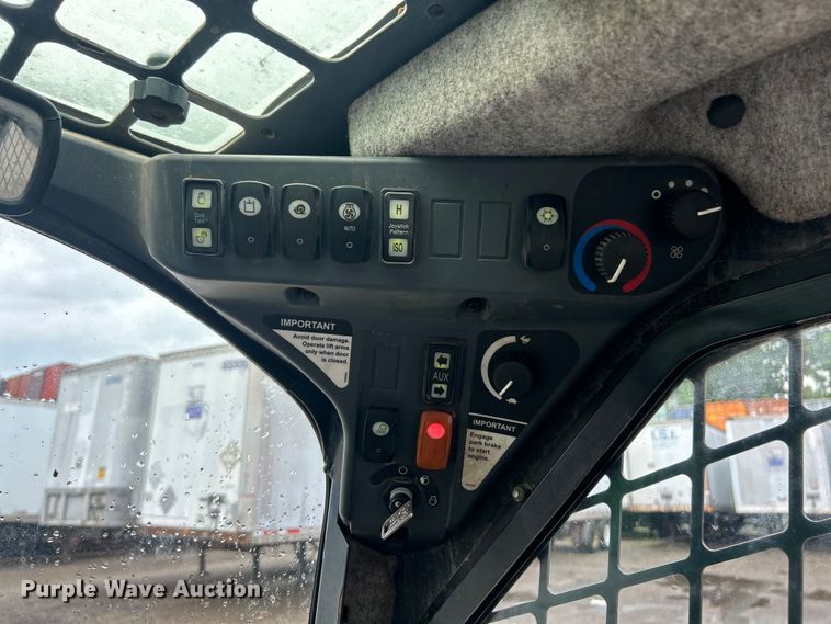 image for item FC2827 2012 John Deere 318D skid steer loader