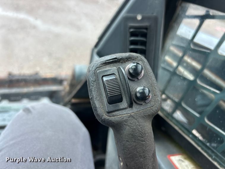 image for item FC2827 2012 John Deere 318D skid steer loader