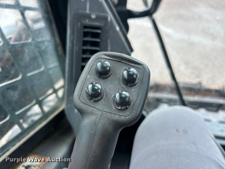 image for item FC2827 2012 John Deere 318D skid steer loader