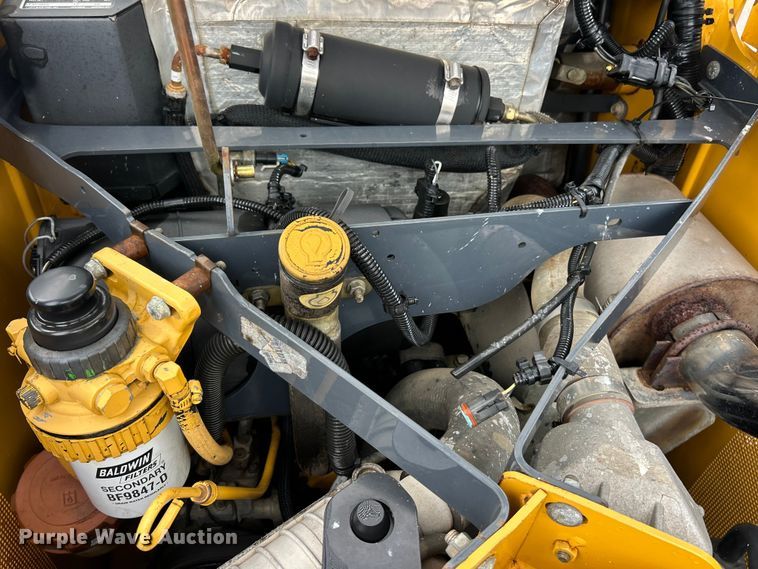image for item FC2827 2012 John Deere 318D skid steer loader