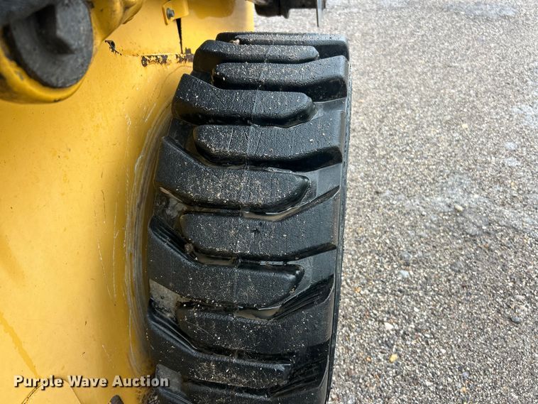 image for item FC2827 2012 John Deere 318D skid steer loader