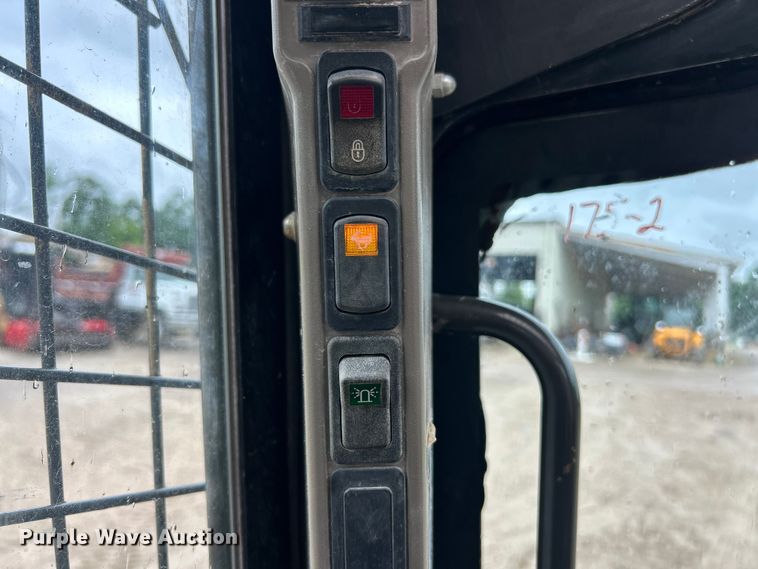 image for item FC2832 2015 Case SR270 skid steer loader