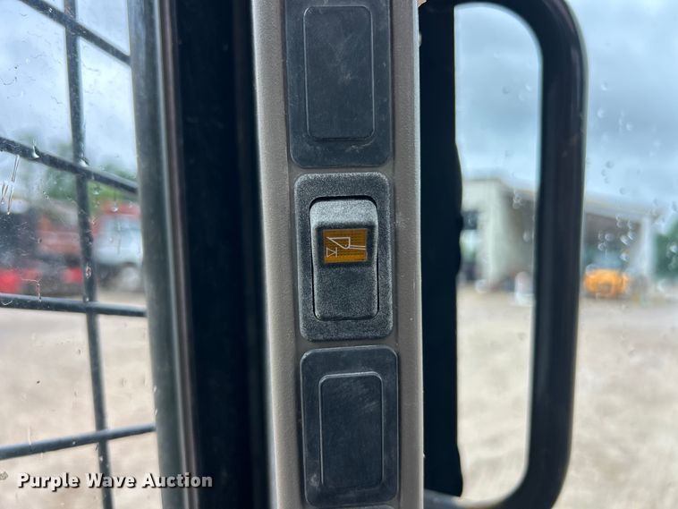 image for item FC2832 2015 Case SR270 skid steer loader