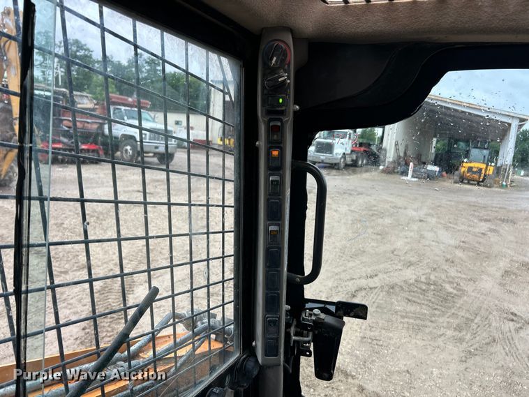 image for item FC2832 2015 Case SR270 skid steer loader