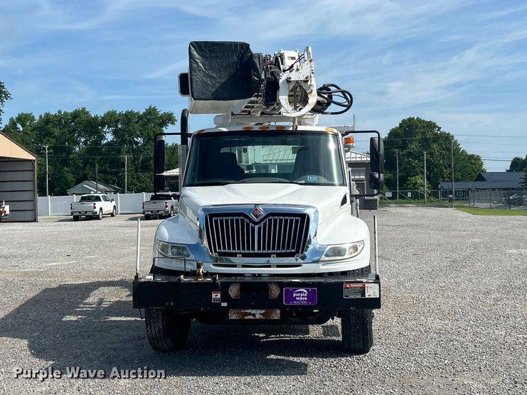 image for item FC2834 2012 International 4400 digger derrick truck