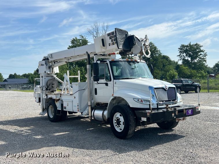 image for item FC2834 2012 International 4400 digger derrick truck
