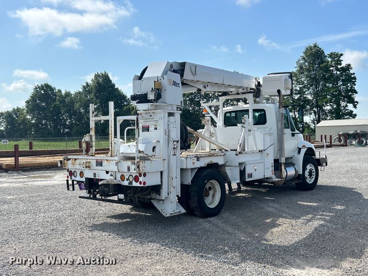 image for item FC2834 2012 International 4400 digger derrick truck