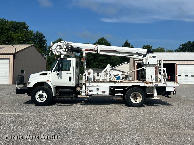 image for item FC2834 2012 International 4400 digger derrick truck