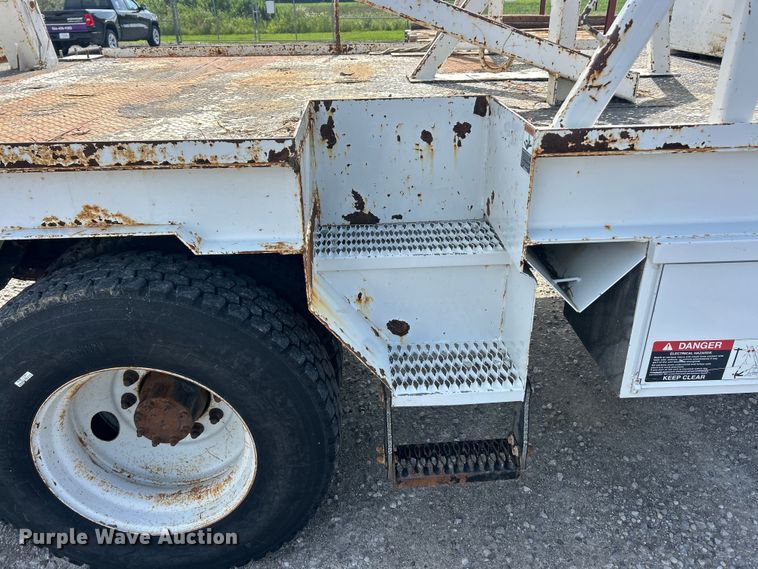 image for item FC2834 2012 International 4400 digger derrick truck