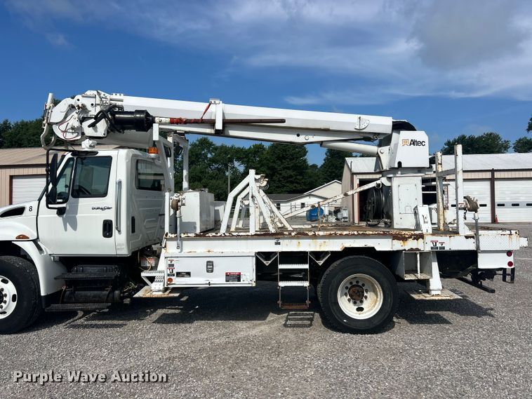 image for item FC2834 2012 International 4400 digger derrick truck