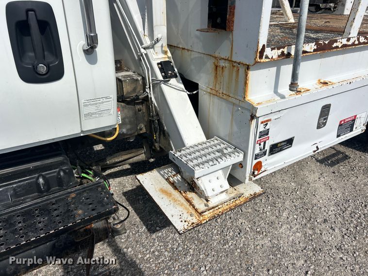 image for item FC2834 2012 International 4400 digger derrick truck