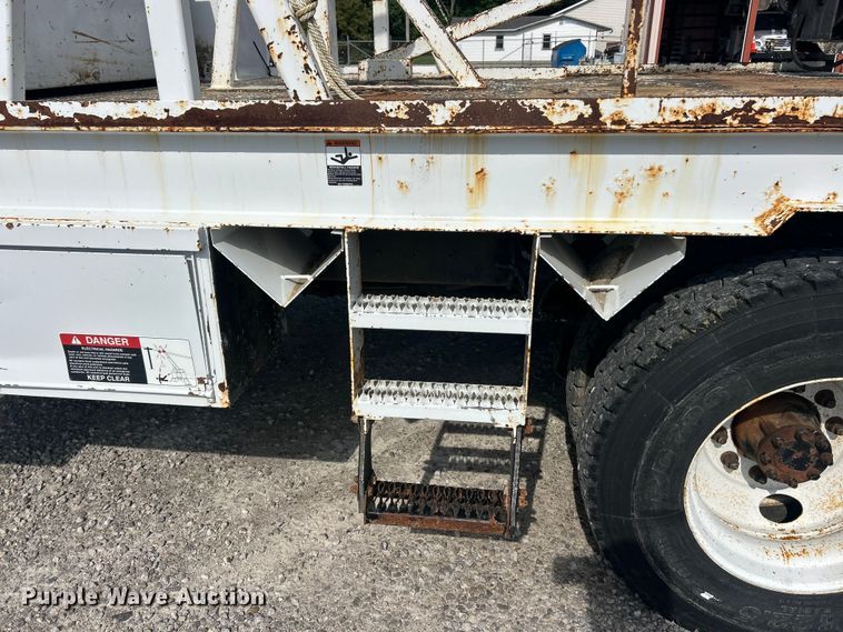image for item FC2834 2012 International 4400 digger derrick truck