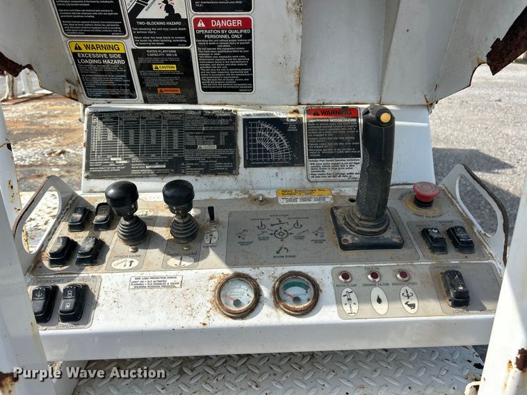 image for item FC2834 2012 International 4400 digger derrick truck