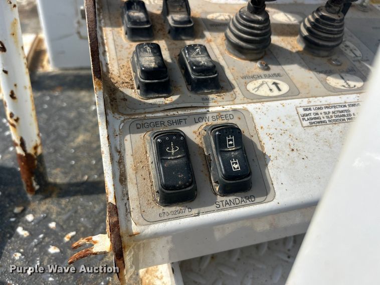 image for item FC2834 2012 International 4400 digger derrick truck