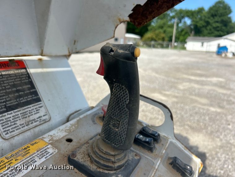 image for item FC2834 2012 International 4400 digger derrick truck