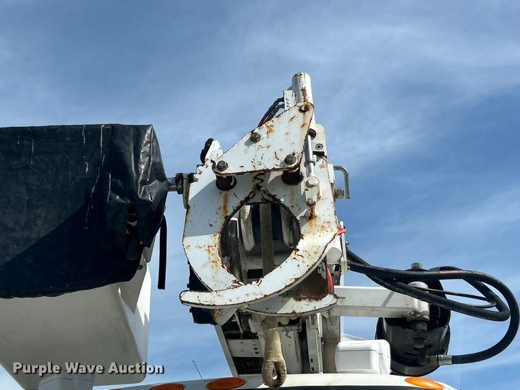 image for item FC2834 2012 International 4400 digger derrick truck