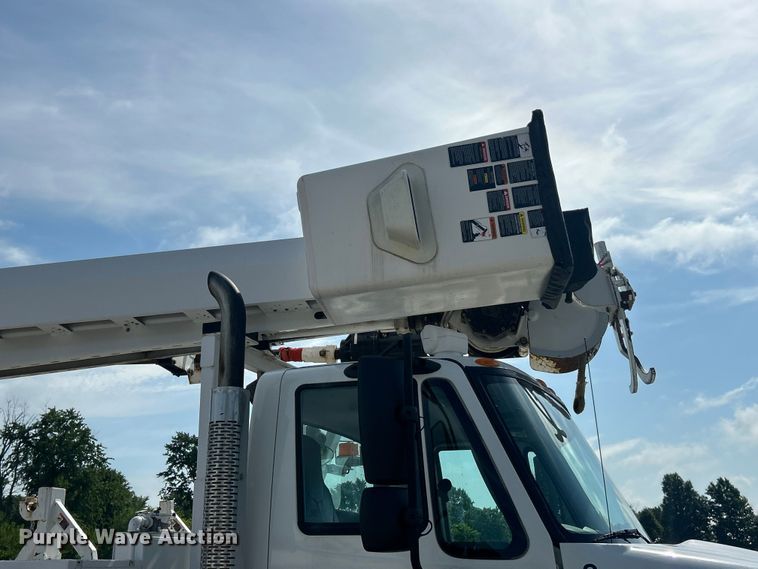 image for item FC2834 2012 International 4400 digger derrick truck