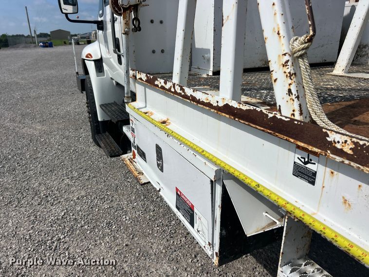 image for item FC2834 2012 International 4400 digger derrick truck