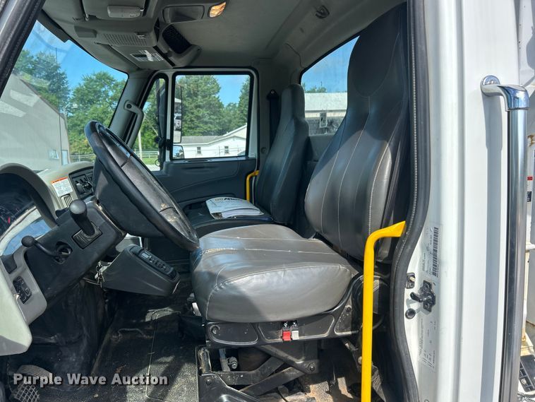 image for item FC2834 2012 International 4400 digger derrick truck