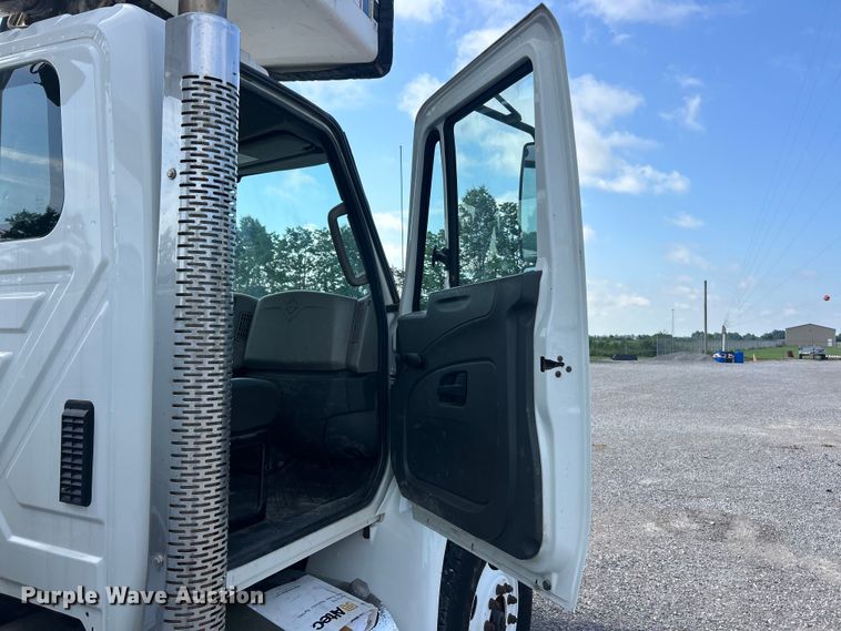 image for item FC2834 2012 International 4400 digger derrick truck