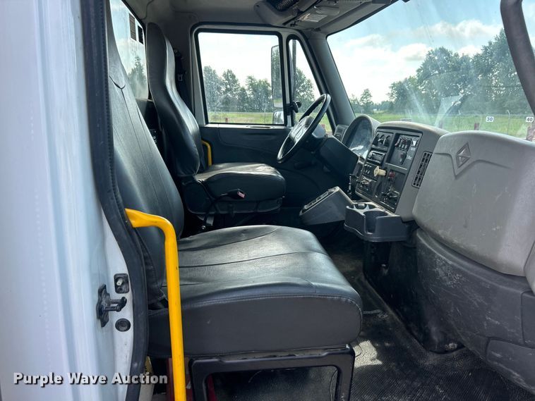 image for item FC2834 2012 International 4400 digger derrick truck