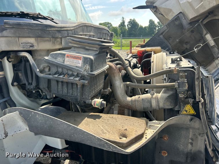 image for item FC2834 2012 International 4400 digger derrick truck